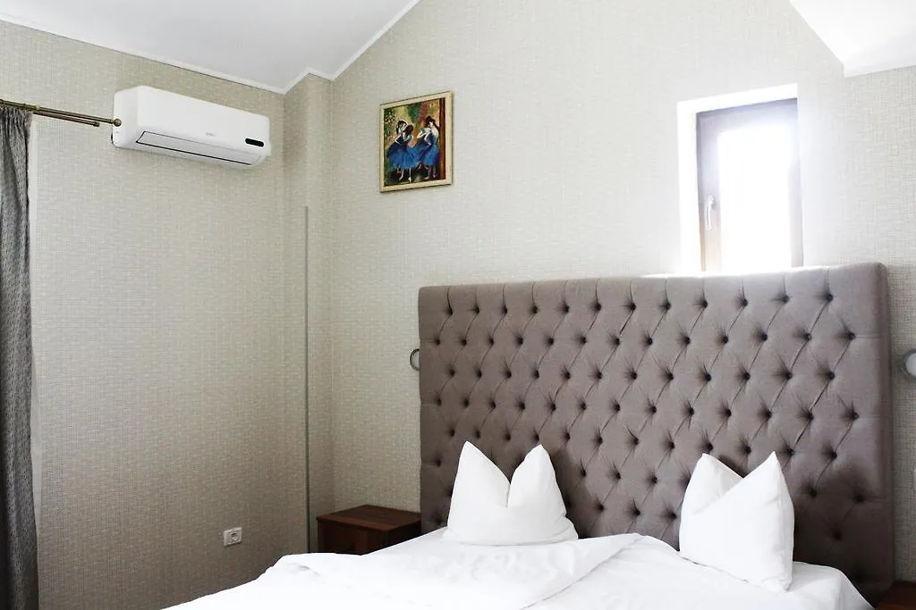 Hotel Papion Бухарест 3*,