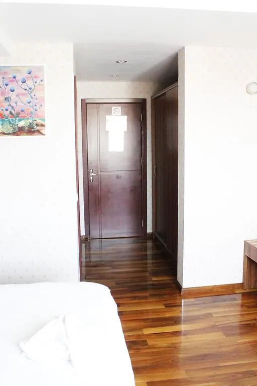 Hotel Papion Бухарест 3*,
